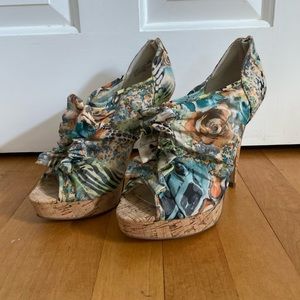 Chinese Laundry Z-Heart Throb Peep Toe Heels Sz8